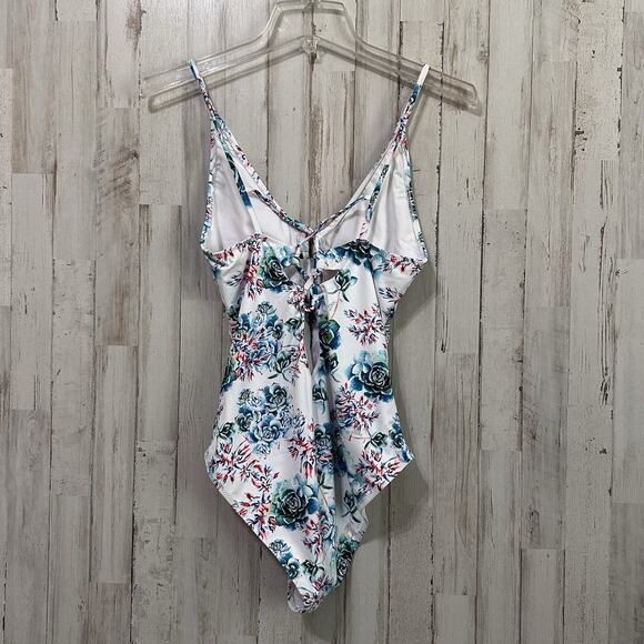 Cupshe One Piece Swimsuit L Lace Up Keyhole Blue Roses Flower Vacation NEW - Picture 6 of 10